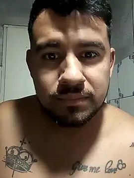 Snapshot of maxiiii125 chatting on 11/17/25, 02:43 maxiiii125 online show from 11/17/25, 02:43