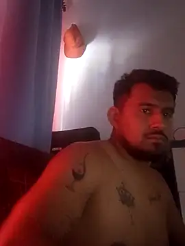 Snapshot of maxiiii125 chatting on 11/19/25, 04:29 maxiiii125 online show from 11/19/25, 04:29