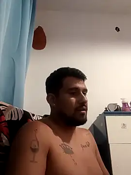 Snapshot of maxiiii125 chatting on 11/24/25, 02:44 maxiiii125 online show from 11/24/25, 02:44