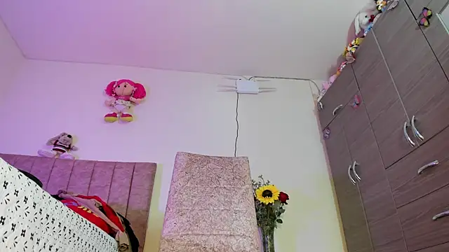 hot Dariana pantyhose online show from 02/09/26, 01:20