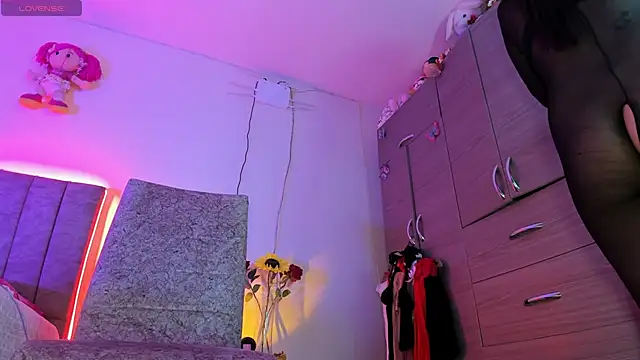 hot Dariana pantyhose online show from 04/05/26, 01:51