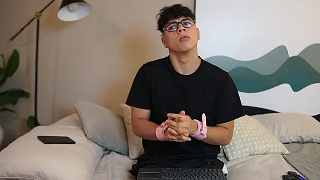 Ethan occonor online show from 10/05/25, 06:42