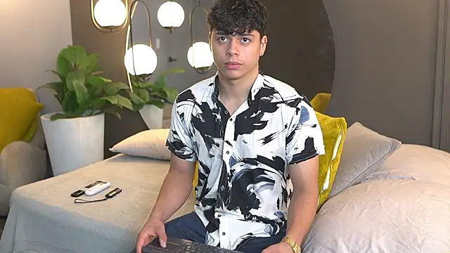 Ethan occonor online show from 09/13/25, 01:22