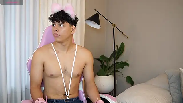 Ethan occonor online show from 10/04/25, 01:23