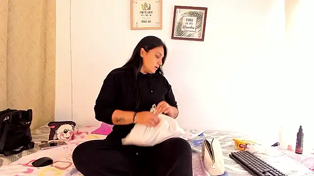 selena jhonson online show from 01/08/26, 02:01