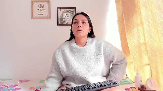 Snapshot of selena_jhonson chatting on 09/19/25, 01:48 selena jhonson online show from 09/19/25, 01:48