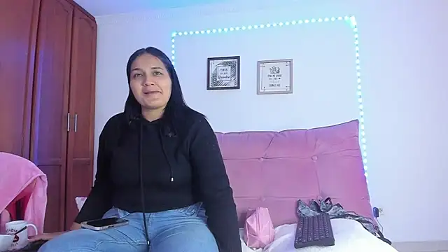 selena jhonson online show from 04/13/26, 01:37