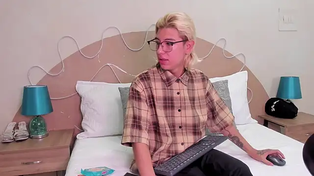 Enrrixxx  online show from 11/03/25, 08:23