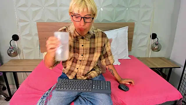 Snapshot of Enrrixxx_ chatting on 01/14/26, 12:36 Enrrixxx online show from 01/14/26, 12:36