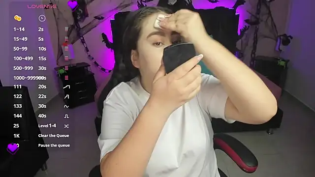 Snapshot of LolaVillalobos chatting on 10/22/25, 01:43 LolaVillalobos online show from 10/22/25, 01:43