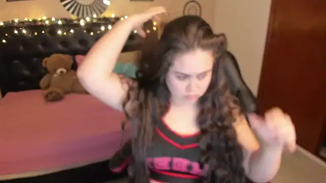 Snapshot of LolaVillalobos chatting on 12/03/25, 01:54 LolaVillalobos online show from 12/03/25, 01:54