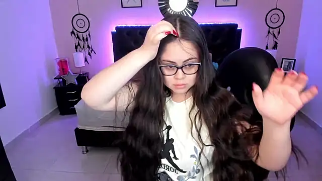 LolaVillalobos online show from 03/19/26, 12:16