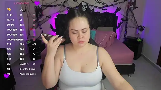 Snapshot of LolaVillalobos chatting on 10/23/25, 01:32 LolaVillalobos online show from 10/23/25, 01:32