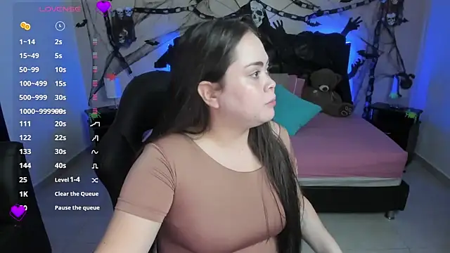 Snapshot of LolaVillalobos chatting on 10/20/25, 01:22 LolaVillalobos online show from 10/20/25, 01:22