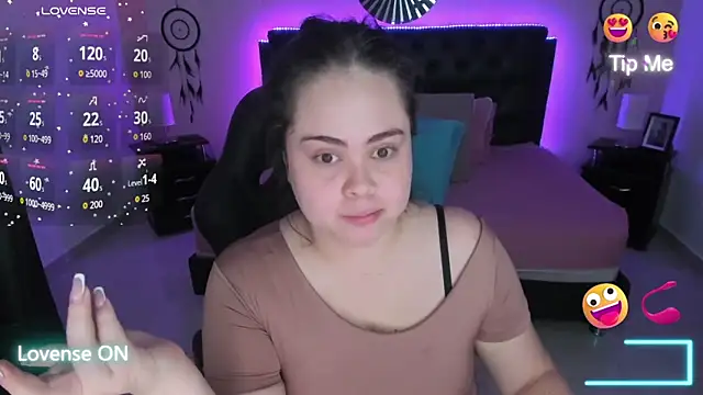 Snapshot of LolaVillalobos chatting on 11/03/25, 12:42 LolaVillalobos online show from 11/03/25, 12:42