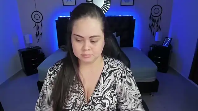 Snapshot of LolaVillalobos chatting on 11/17/25, 12:31 LolaVillalobos online show from 11/17/25, 12:31