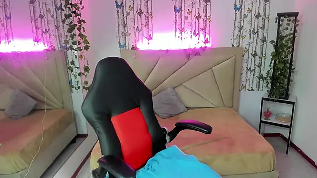 Snapshot of anna_moon11 chatting on 02/20/26, 04:09 anna moon11 online show from 02/20/26, 04:09