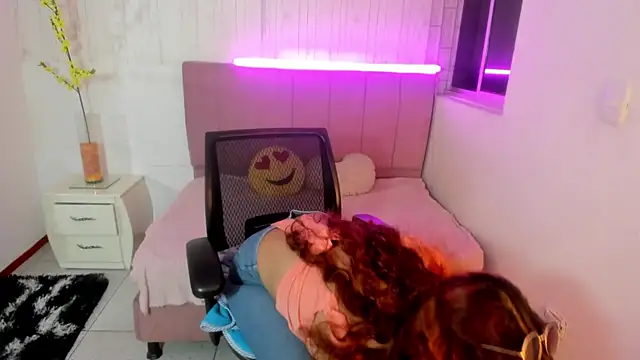 Snapshot of anna_moon11 chatting on 01/17/26, 04:49 anna moon11 online show from 01/17/26, 04:49