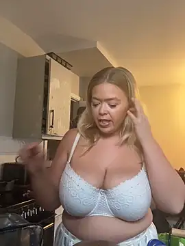 KaylaTrudi online show from 11/04/25, 10:41