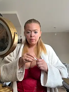 KaylaTrudi online show from 11/18/25, 11:02