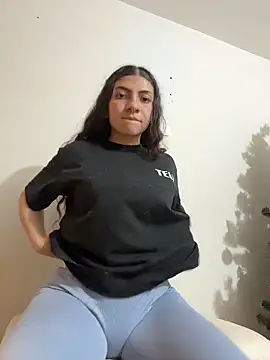 Snapshot of arieel__722 chatting on 12/21/25, 04:47 arieel 722 online show from 12/21/25, 04:47