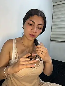 arieel  722 online show from 11/16/25, 04:17