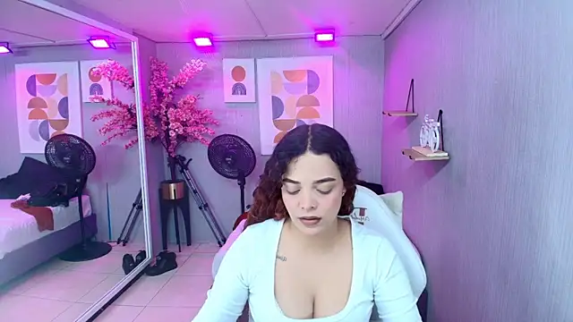 Maggy t18 online show from 04/12/26, 03:32