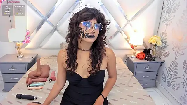 selenareyes online show from 10/29/25, 09:03