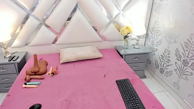 selenareyes online show from 09/10/25, 07:46