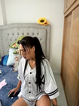 Snapshot of Babyboo_honey chatting on 11/17/25, 12:42 Babyboo honey online show from 11/17/25, 12:42