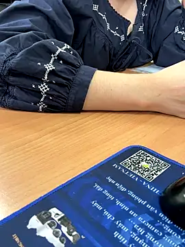 PhuongNhi21 online show from 12/20/25, 03:42