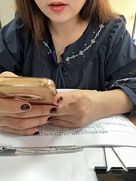 PhuongNhi21 online show from 12/02/25, 01:28