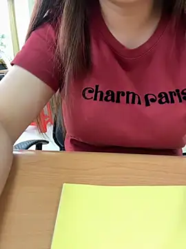 PhuongNhi21 online show from 10/13/25, 12:45