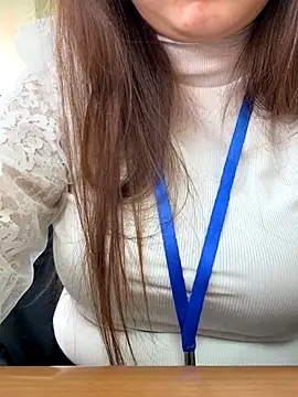 PhuongNhi21 online show from 12/18/25, 03:22