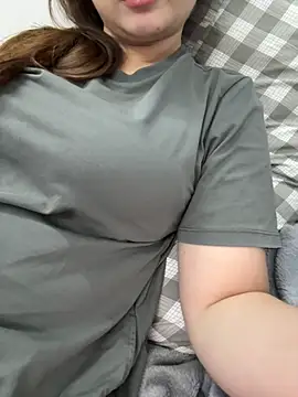 PhuongNhi21 online show from 10/21/25, 12:37