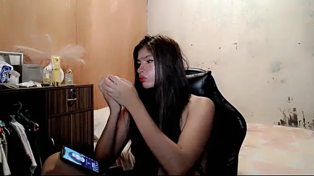 Snapshot of Cutierhyxx chatting on 05/11/26, 04:04 Cutierhyxx online show from 05/11/26, 04:04