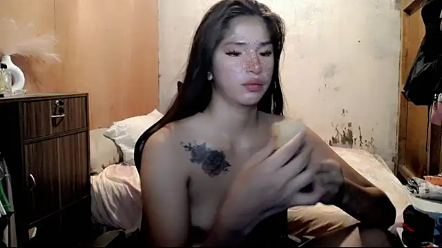 Snapshot of Cutierhyxx chatting on 05/05/26, 01:47 Cutierhyxx online show from 05/05/26, 01:47
