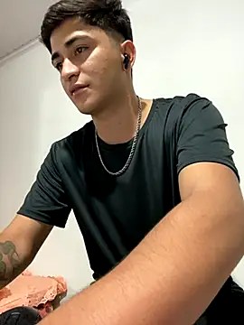 Snapshot of Tavinho067 chatting on 10/31/25, 04:20 Tavinho067 online show from 10/31/25, 04:20