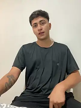 Snapshot of Tavinho067 chatting on 10/28/25, 03:55 Tavinho067 online show from 10/28/25, 03:55