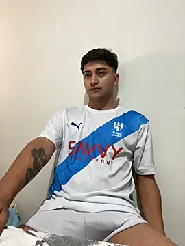 Snapshot of Tavinho067 chatting on 10/27/25, 05:14 Tavinho067 online show from 10/27/25, 05:14