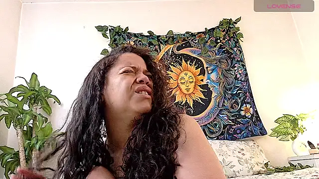 Snapshot of Amanda_sweet chatting on 05/05/26, 01:14 Amanda sweet online show from 05/05/26, 01:14