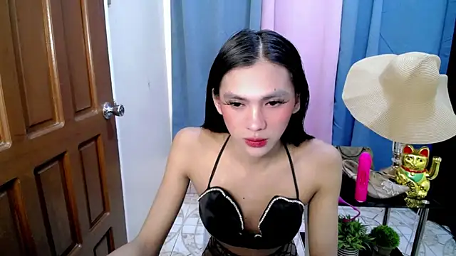 Ur latinahotpaprika online show from 05/18/26, 07:29