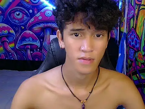 Snapshot of kenbigcockxx chatting on 06/11/26, 03:47 kenbigcockxx online show from 06/11/26, 03:47