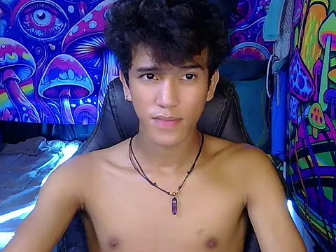 Snapshot of kenbigcockxx chatting on 06/17/26, 06:13 kenbigcockxx online show from 06/17/26, 06:13