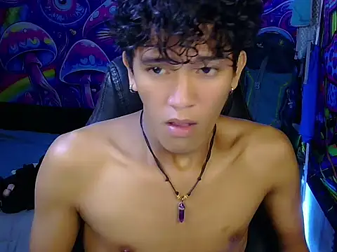 Snapshot of kenbigcockxx chatting on 06/12/26, 01:53 kenbigcockxx online show from 06/12/26, 01:53