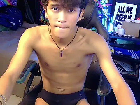 Snapshot of kenbigcockxx chatting on 07/02/26, 03:23 kenbigcockxx online show from 07/02/26, 03:23