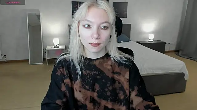 Snapshot of tattoo_art_baby chatting on 11/25/25, 04:46 tattoo art baby online show from 11/25/25, 04:46