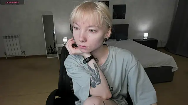 Snapshot of tattoo_art_baby chatting on 11/28/25, 01:17 tattoo art baby online show from 11/28/25, 01:17