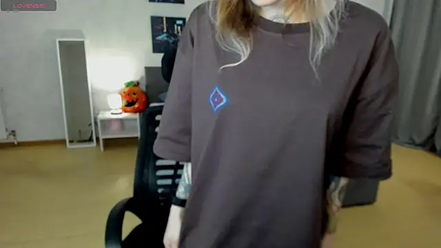 Snapshot of tattoo_art_baby chatting on 11/07/25, 01:43 tattoo art baby online show from 11/07/25, 01:43