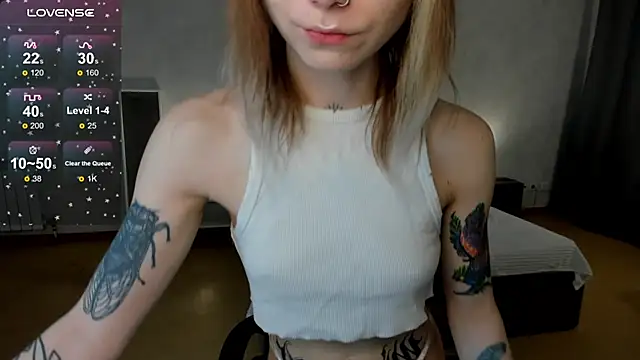 Snapshot of tattoo_art_baby chatting on 11/02/25, 01:32 tattoo art baby online show from 11/02/25, 01:32